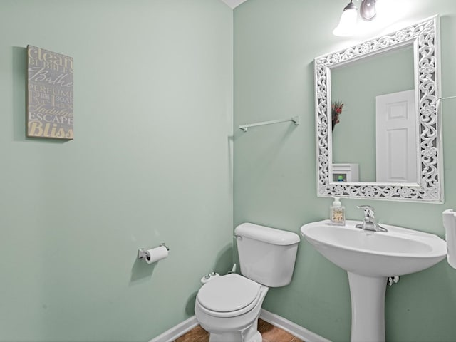 6079 Delaney Dr, Hoffman Estates, IL 60192 - bathroom featuring toilet and baseboards
