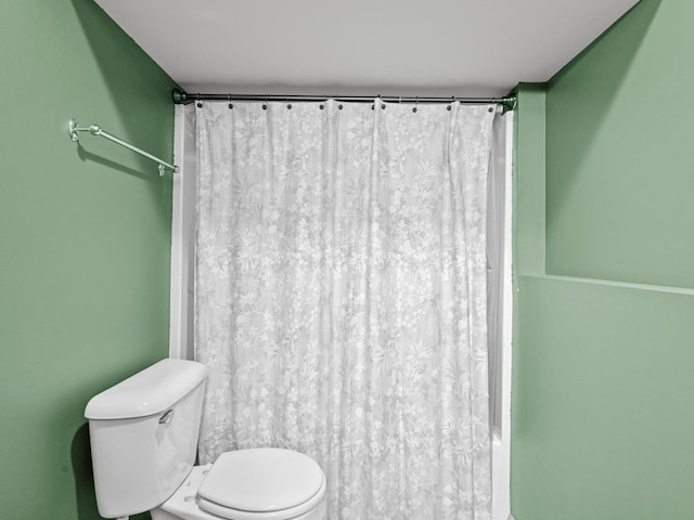 6079 Delaney Dr, Hoffman Estates, IL 60192 - full bath featuring toilet and shower / bath combo with shower curtain
