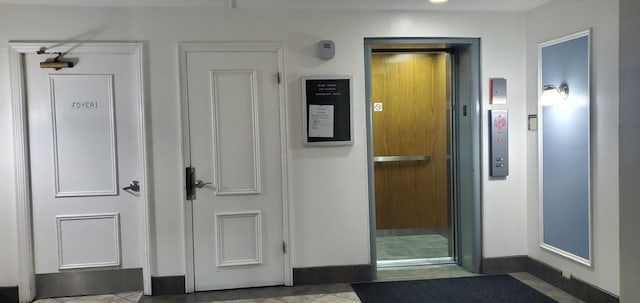 5100 Carriageway Dr Unit 305-2, Rolling Meadows, IL 60008 - property entrance with elevator