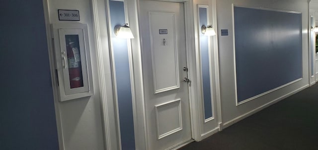 5100 Carriageway Dr Unit 305-2, Rolling Meadows, IL 60008 - corridor with baseboards
