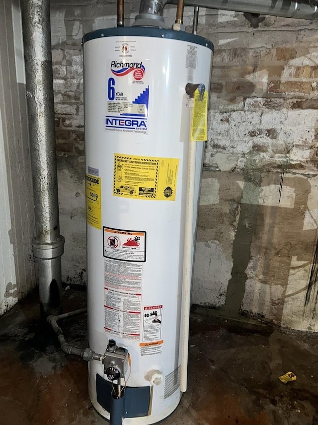 3612 E Ave, Berwyn, IL 60402 - utilities featuring water heater