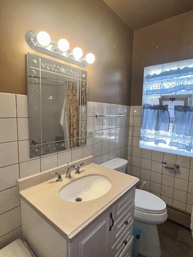 3612 E Ave, Berwyn, IL 60402 - bathroom featuring tile walls and vanity