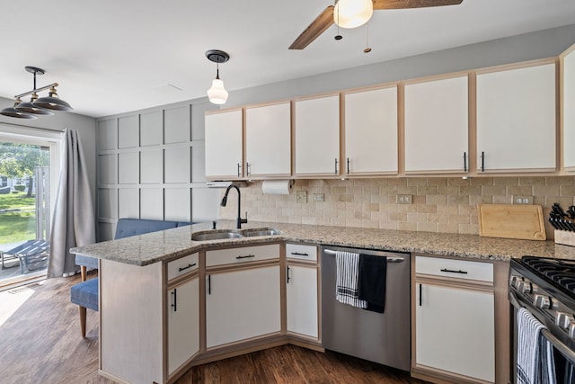 18788 S Burnside Station Dr, Mokena, IL 60448 - kitchen with appliances with stainless steel finishes, a peninsula, dark wood-style flooring, a ceiling fan, and tasteful backsplash