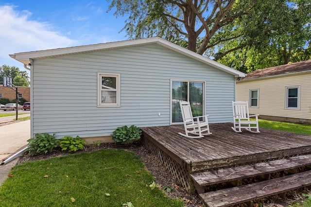 405 N Vorcey St, Tolono, IL 61880 - back of property featuring a wooden deck and a yard