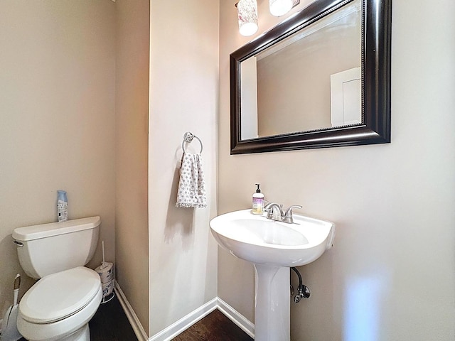 566 Primrose Ln, Crystal Lake, IL 60014 - bathroom featuring toilet and baseboards