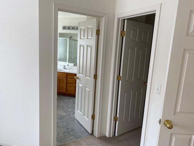 1830 Maureen Dr, Hoffman Estates, IL 60192 - corridor featuring a sink