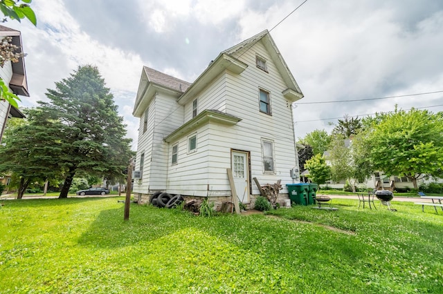 415 S Franklin Ave, Polo, IL 61064 - view of side of property with a yard and entry steps