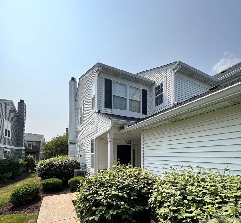 723 Genesee Dr, Naperville, IL 60563 - photo 2