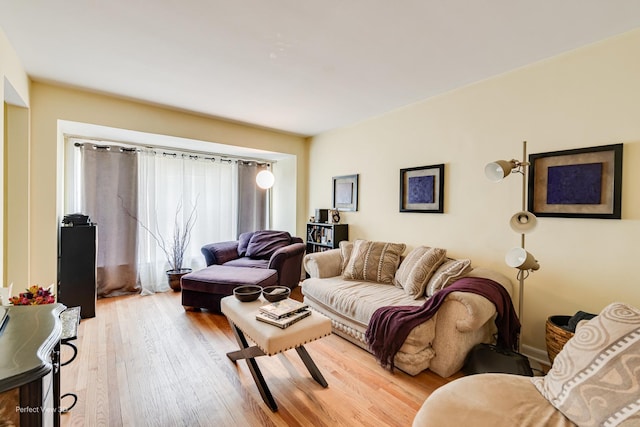 8724 S Jeffery Blvd, Chicago, IL 60617 - living area featuring light wood finished floors