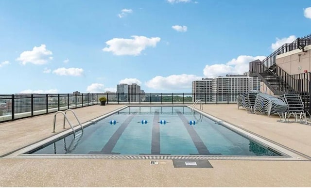 720 W Gordon Ter Unit 18R, Chicago, IL 60613 - community pool with a patio