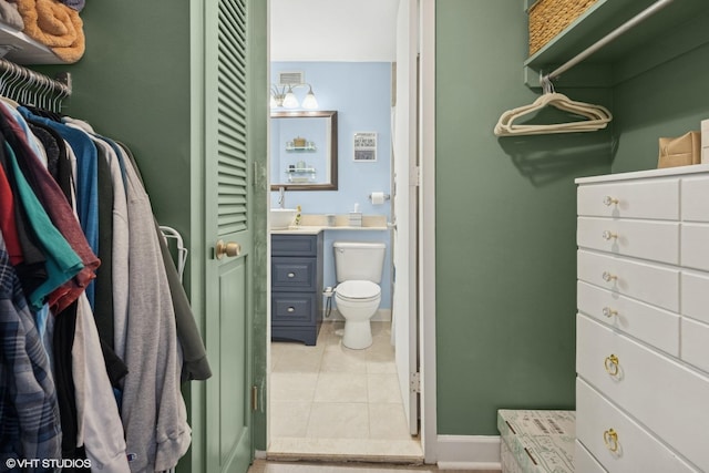 720 W Gordon Ter Unit 18R, Chicago, IL 60613 - walk in closet with tile patterned flooring