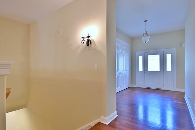 121 Rose Dr, Bloomingdale, IL 60108 - foyer entrance with wood finished floors and baseboards