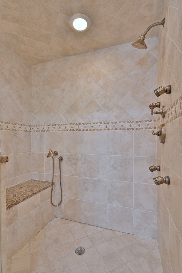 121 Rose Dr, Bloomingdale, IL 60108 - full bath featuring a tile shower