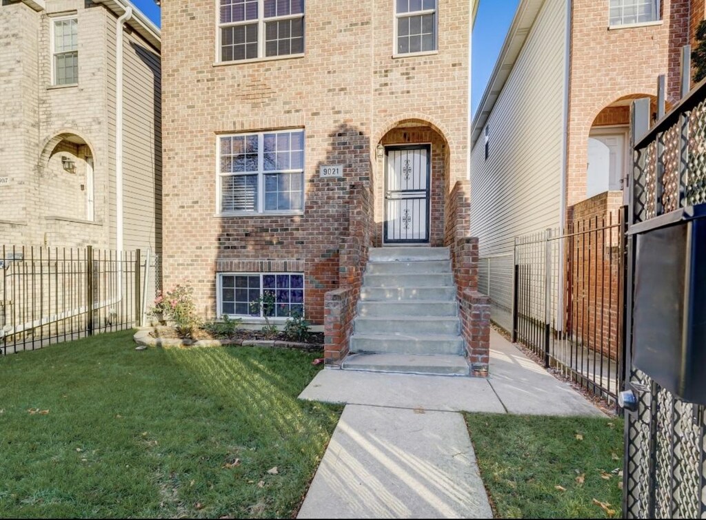 9021 S Greenwood Ave, Chicago, IL 60619 - photo 1