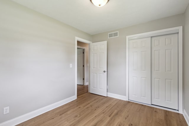 6282 Schaumburg Ln, Roscoe, IL 61073 - unfurnished bedroom featuring light wood-style floors and a closet