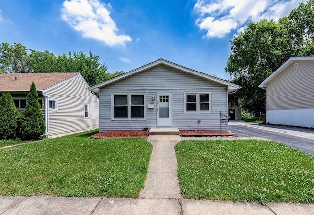 16955 Trapet Ave, Hazel Crest, IL 60429 - bungalow featuring a front yard