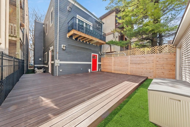 1636 W Huron St, Chicago, IL 60622 - wooden terrace featuring a fenced backyard