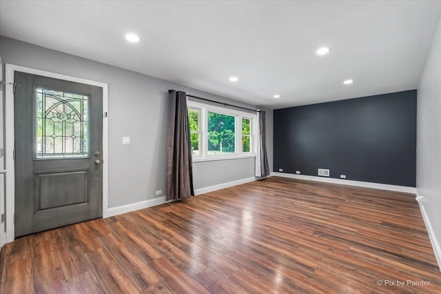 206 N Broadview Ave, Lombard, IL 60148 - entrance foyer featuring wood finished floors and recessed lighting
