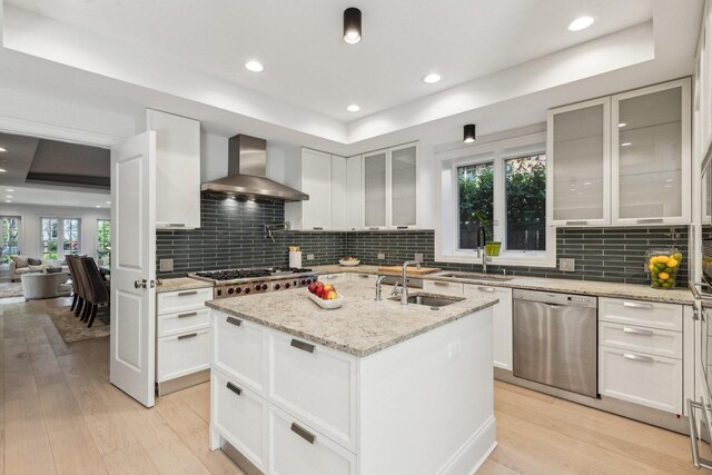 579 W Hawthorne Pl, Chicago, IL 60657 - photo 20