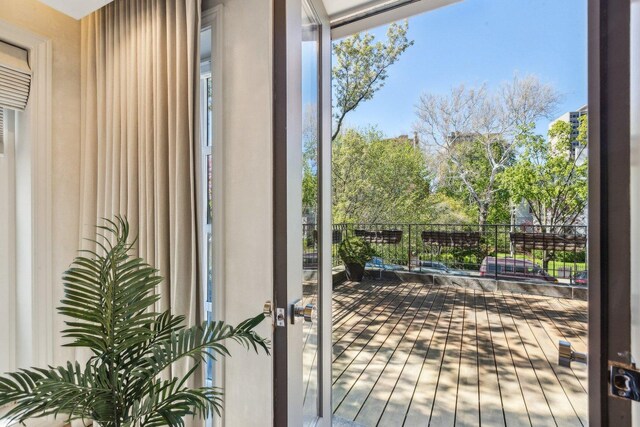 579 W Hawthorne Pl, Chicago, IL 60657 - photo 33