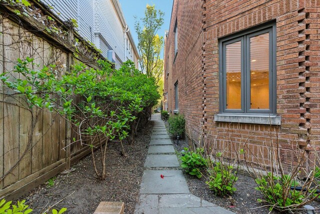 579 W Hawthorne Pl, Chicago, IL 60657 - photo 58