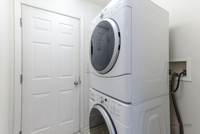 32374 N Allegheny Way Unit 0, Lakemoor, IL 60051 - laundry area with stacked washer / dryer