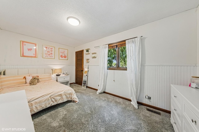 5525 Lee Ave, Downers Grove, IL 60515 - bedroom featuring light colored carpet, a textured ceiling, and a wainscoted wall