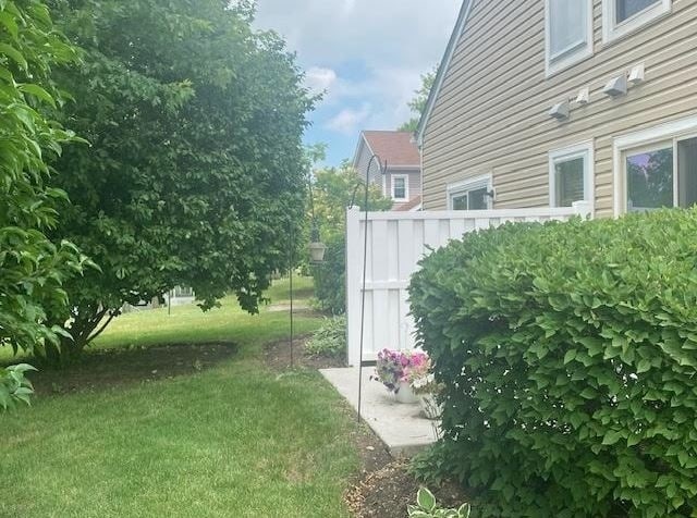 165 S Stonington Dr, Palatine, IL 60074 - view of grassy yard