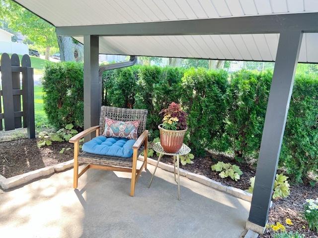 909 N Brinton Ave, Dixon, IL 61021 - sunroom with healthy amount of natural light