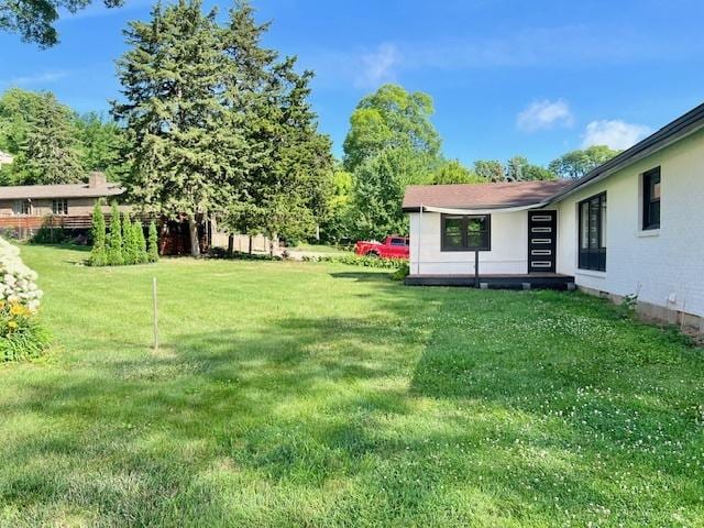 909 N Brinton Ave, Dixon, IL 61021 - view of green lawn