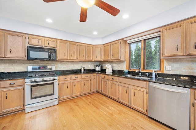 5724 W 82nd Pl, Burbank, IL 60459 - kitchen with stainless steel appliances, light wood-style floors, ceiling fan, backsplash, and recessed lighting