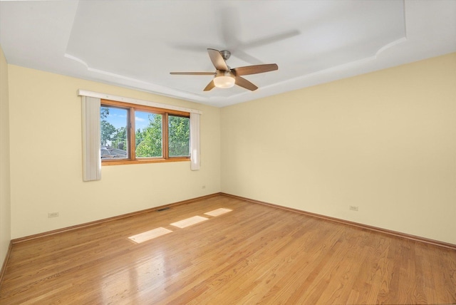 5724 W 82nd Pl, Burbank, IL 60459 - spare room featuring light wood-style flooring and a ceiling fan