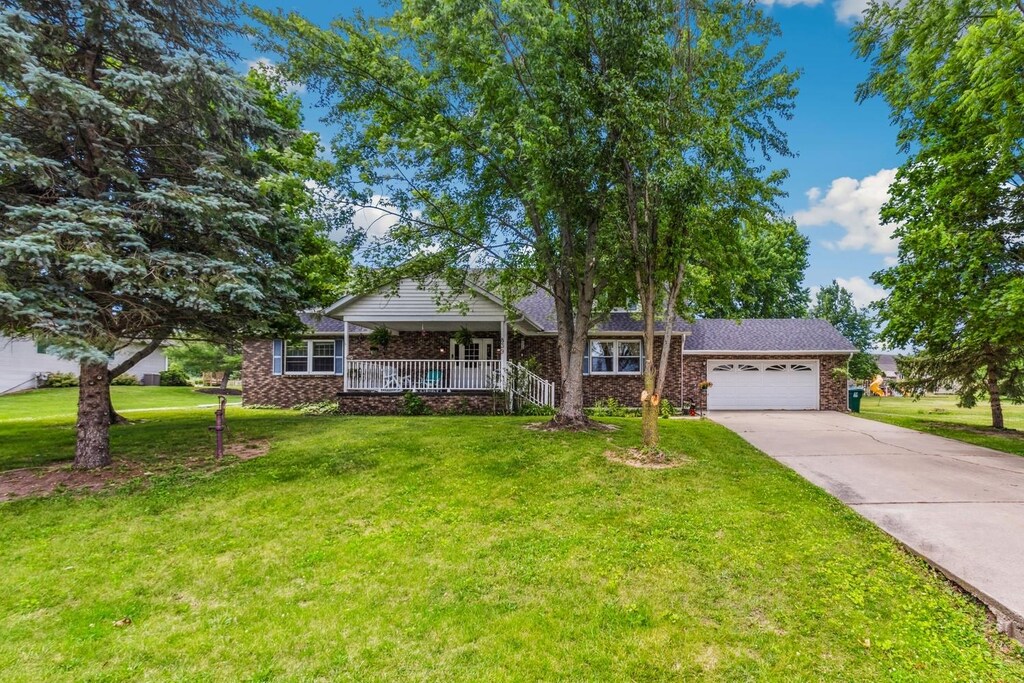 839 Riverside Dr, Dixon, IL 61021 - photo 1