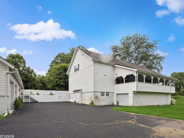 5N113 Burr Rd, Saint Charles, IL 60175 - view of side of home with an attached garage