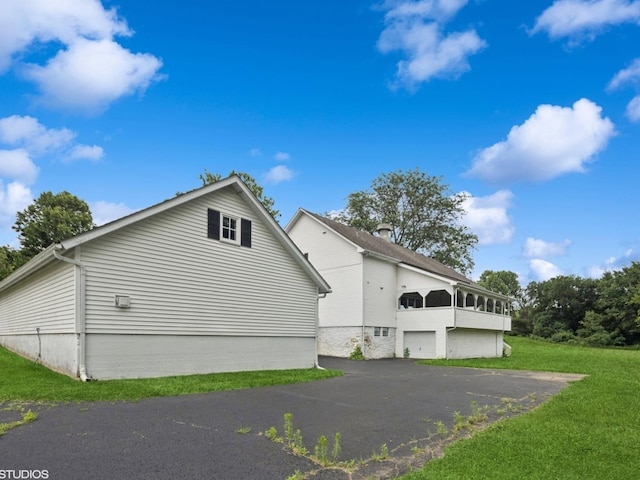 5N113 Burr Rd, Saint Charles, IL 60175 - view of side of property with a yard