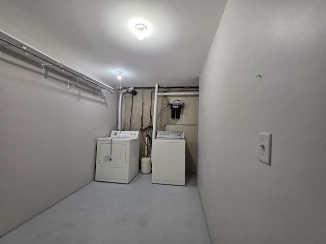 605 Tyler St, Genoa, IL 60135 - laundry area featuring washing machine and clothes dryer
