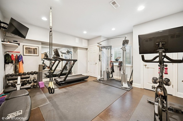 1613 Constitution Dr, Glenview, IL 60026 - exercise area featuring recessed lighting