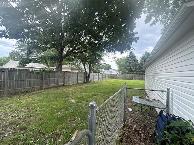 1506 17th Ave, Sterling, IL 61081 - view of fenced backyard
