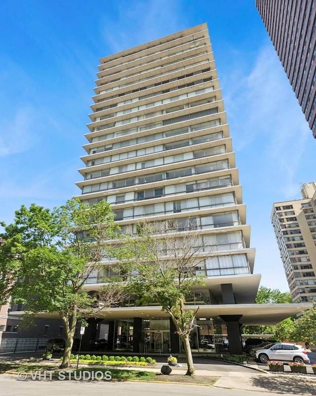 320 W Oakdale Ave Unit 801, Chicago, IL 60657 - photo 1