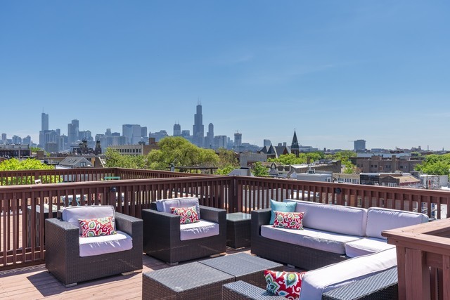 835 N Wood St Unit 301, Chicago, IL 60622 - deck with outdoor lounge area and a view of skyline