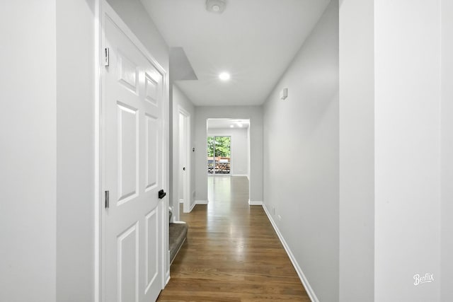 240 Taylor Ct, Buffalo Grove, IL 60089 - corridor with wood finished floors and recessed lighting