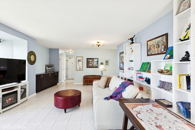 5050 S E End Ave Unit 9C, Chicago, IL 60615 - living room featuring light tile patterned floors and baseboards