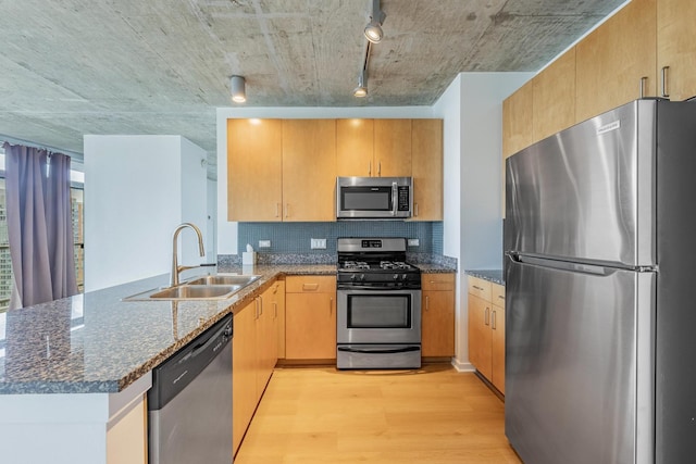611 S Wells St Unit 2301, Chicago, IL 60607 - kitchen featuring stainless steel appliances, a peninsula, light wood-style floors, track lighting, and backsplash