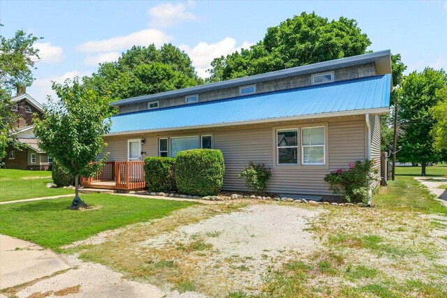 501 N Center St, Colfax, IL 61728 - view of front of home featuring a metal roof and a front yard