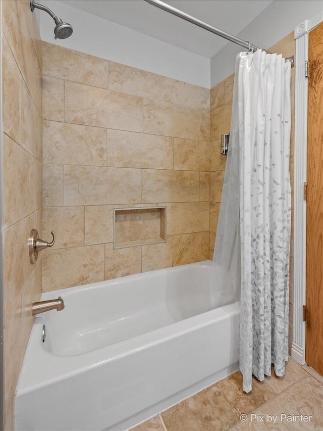 521 Nebraska Cir, Carol Stream, IL 60188 - bathroom featuring shower / bath combo