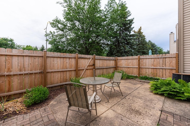 1937 Bayview Ln Unit 0, Aurora, IL 60506 - fenced backyard with a patio area and outdoor dining space