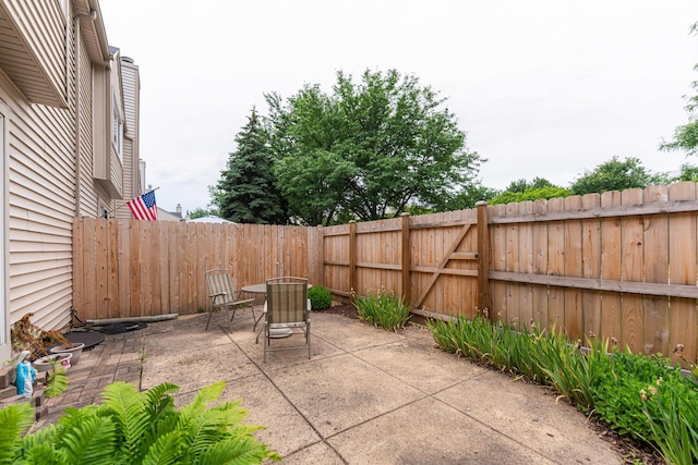 1937 Bayview Ln Unit 0, Aurora, IL 60506 - fenced backyard with a patio area and outdoor dining space