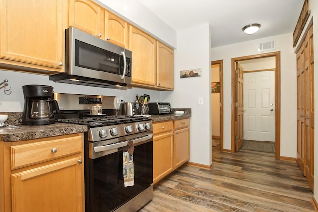 406 Kresswood Dr, Mchenry, IL 60050 - kitchen featuring stainless steel appliances, light wood-type flooring, and light brown cabinetry