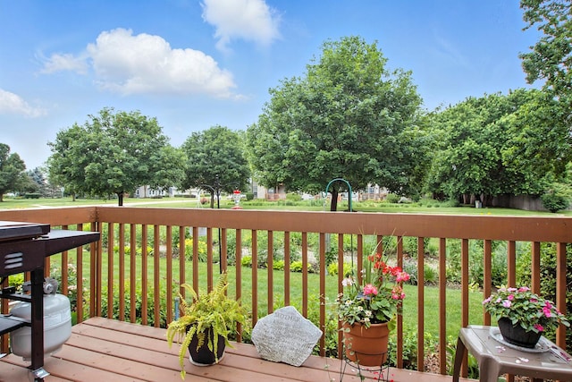 406 Kresswood Dr, Mchenry, IL 60050 - wooden terrace featuring a yard