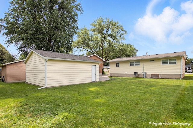 4420 Clearview Dr, Mchenry, IL 60050 - rear view of property featuring a lawn and an outdoor structure
